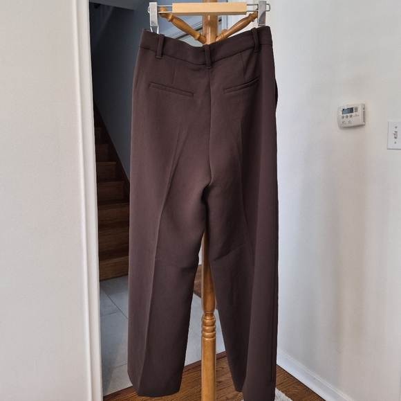 Aritzia The Effortless Pant in Rich Mocha Brown, Crepette (Short) - Picture 9 of 11